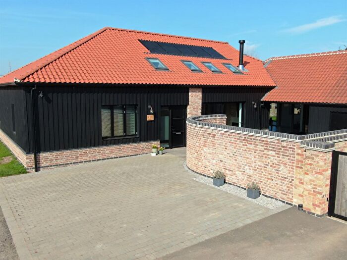 4 Bedroom Barn Conversion For Sale In Coldham Bank, March, PE15