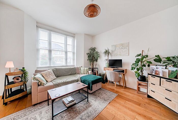 1 Bedroom Flat For Sale In Merton Road, London, SW18