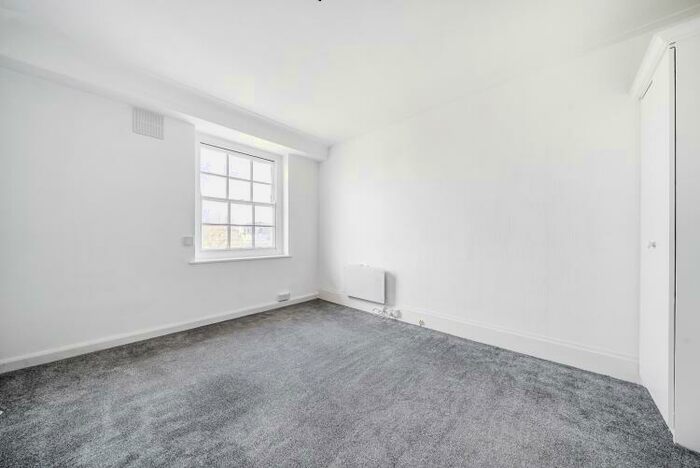 Apartment To Rent In Grove End Road London, NW8
