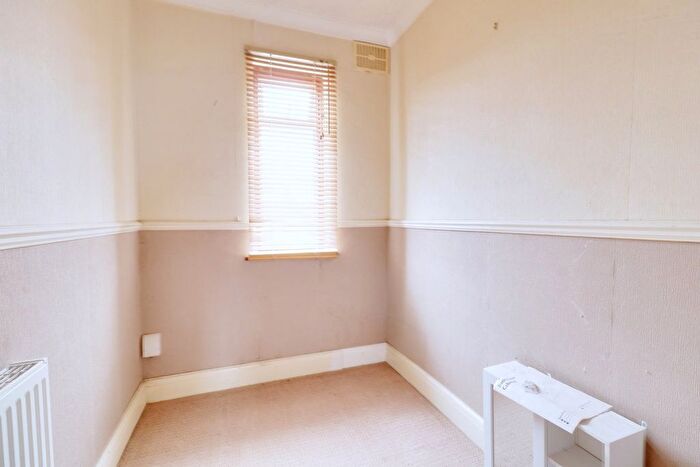 3 Bedroom Terraced House For Sale In Upminster Road South, Rainham, RM13
