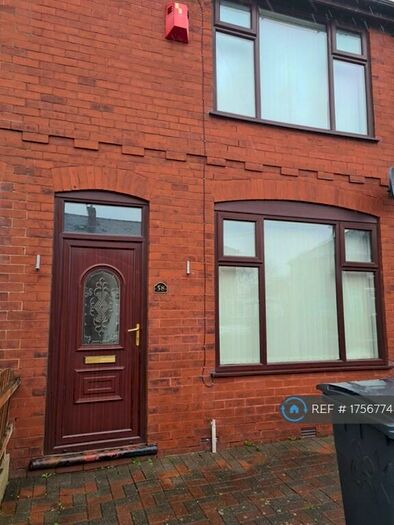 2 Bedroom Semi-Detached House To Rent In Chestnut Street, Chadderton, Oldham, OL9