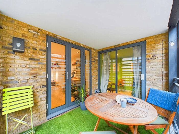 2 Bedroom Flat To Rent In Bermondsey Street, London, SE1