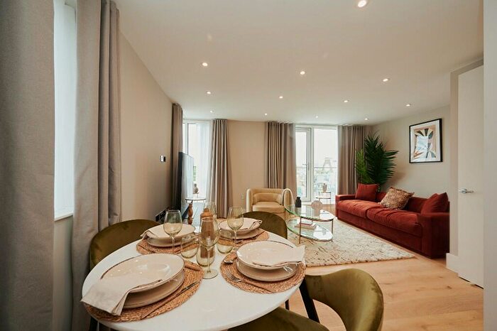 2 Bedroom Apartment To Rent In Flat, Baker Street, London, NW1