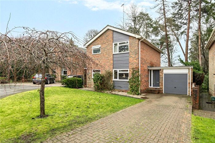 3 Bedroom Detached House For Sale In The Chine, Wrecclesham, Farnham, Surrey, GU10