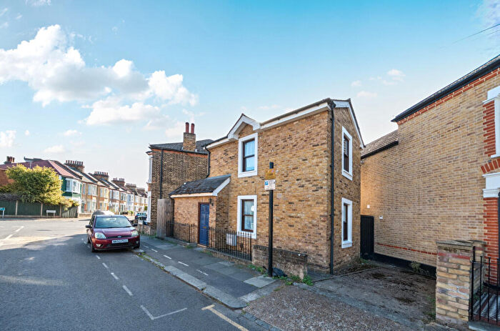 2 Bedroom Detached House For Sale In Fernbrook Road, Hither Green, London, SE13