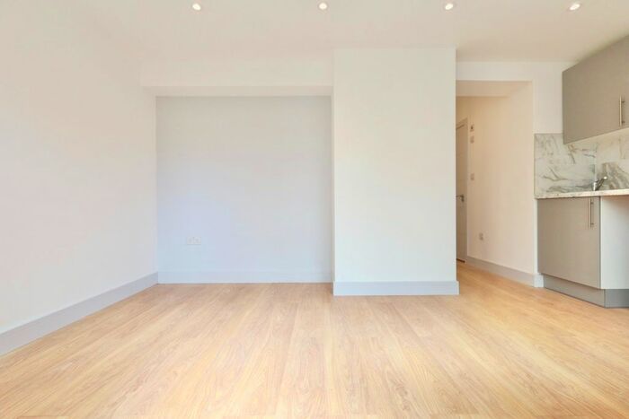 Studio To Rent In Keats Way, London, UB7