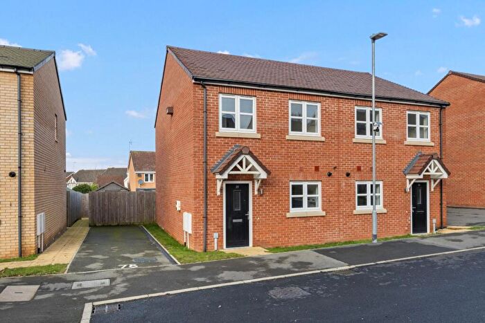 3 Bedroom Semi Detached House For Sale In Greenhouse Close, Buckingham Fields, Northampton, NN4