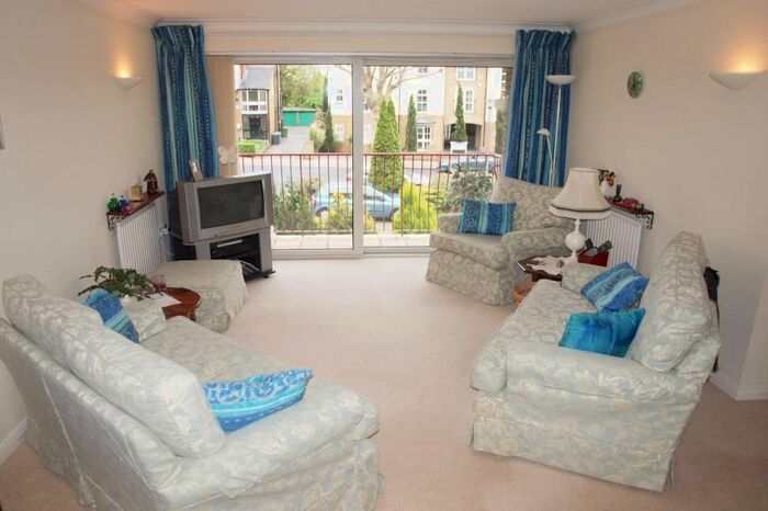 2 Bedroom Flat To Rent In Overbury Avenue, Beckenham, BR3