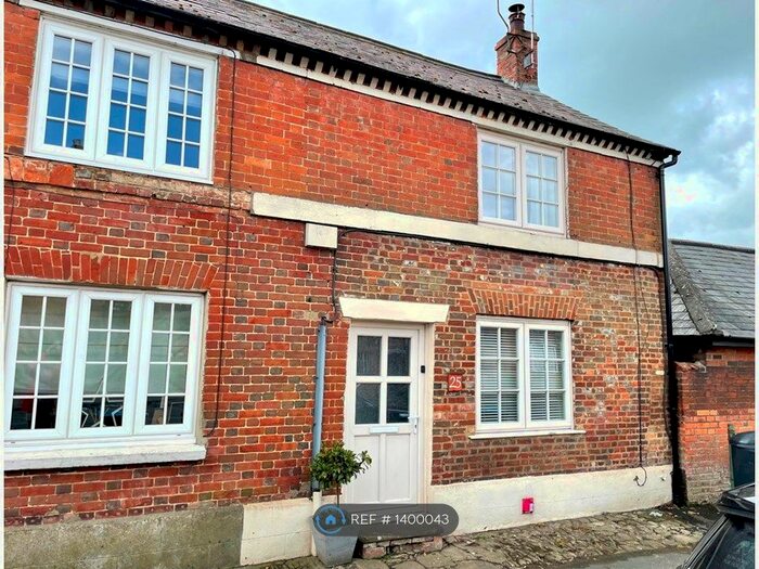 2 Bedroom Terraced House To Rent In High Street, Aylesbury, HP22