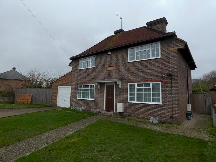 3 Bedroom Property To Rent In 1 Oaktree Road, Knaphill, Surrey GU21