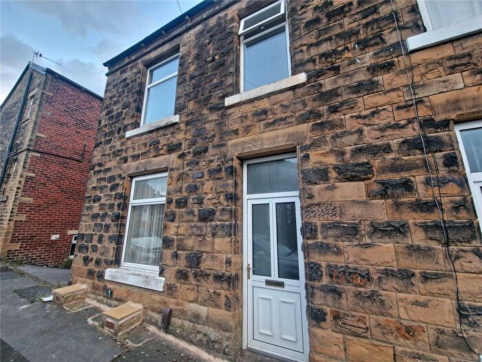 2 Bedroom End Of Terrace House To Rent In Eldon Street, Heckmondwike, West Yorkshire, WF16