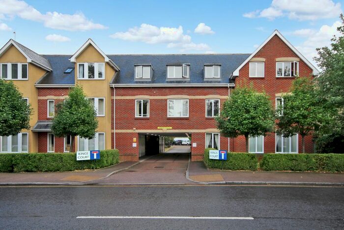 2 Bedroom Flat To Rent In Southdown Road, Harpenden, AL5