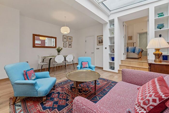 2 Bedroom Flat For Sale In Blenheim Crescent, W11