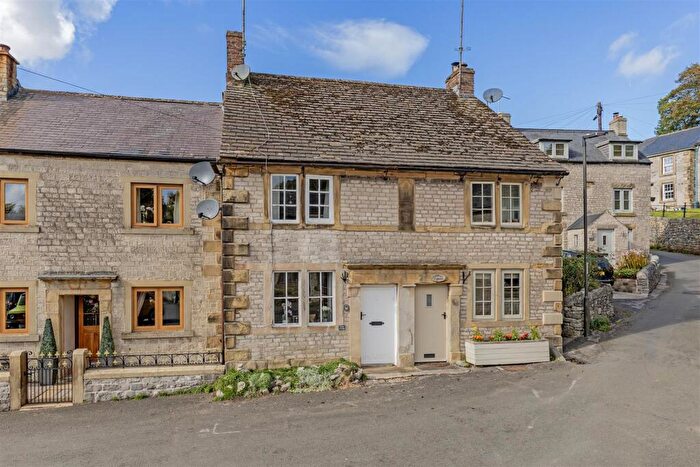 2 Bedroom Cottage For Sale In Market Square, Tideswell, SK17