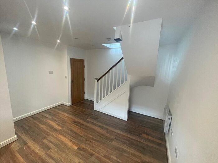 1 Bedroom Apartment To Rent In Bayswater Row, Leeds, LS8