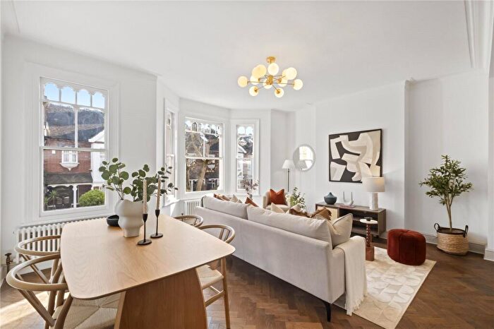 3 Bedroom Terraced House For Sale In Wakehurst Road, London, SW11