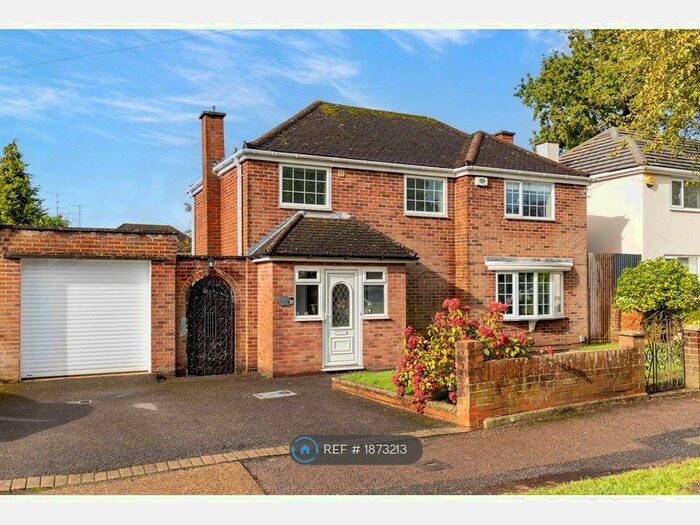 3 Bedroom Detached House To Rent In Grattons Drive, Crawley, RH10