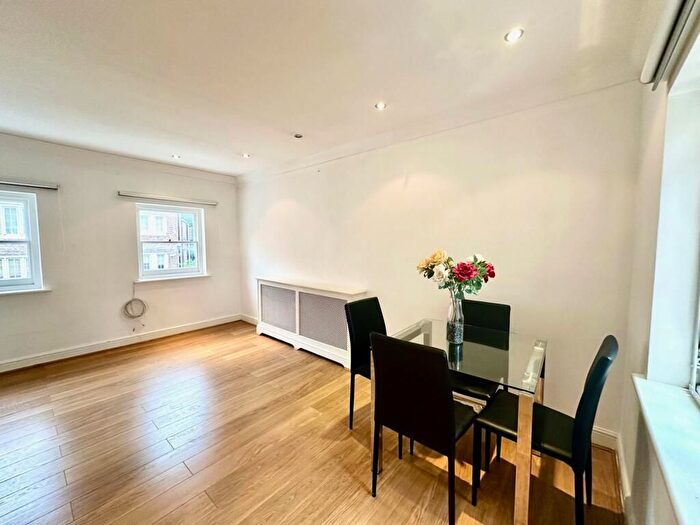 2 Bedroom Flat To Rent In Mortimer Crescent, London, NW6
