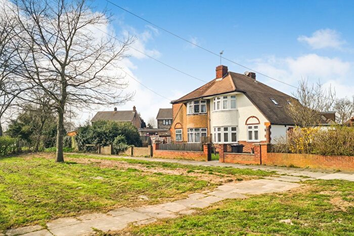 4 Bedroom Semi-Detached House For Sale In Staines Road, Bedfont, Feltham, TW14