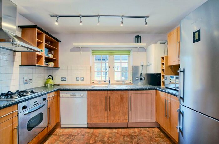 2 Bedroom Flat To Rent In Chequer Street London, EC1Y