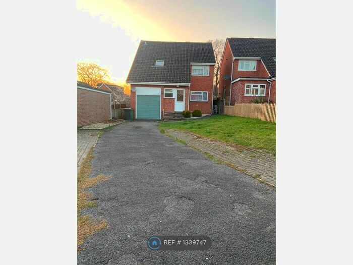 4 Bedroom Detached House To Rent In Piping Close, Colden Common, Winchester, SO21