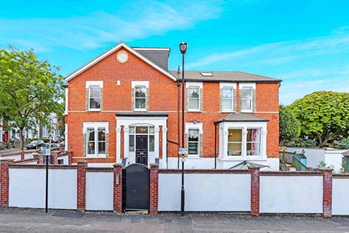 4 Bedroom House To Rent In Poppleton Road, Leytonstone, E11
