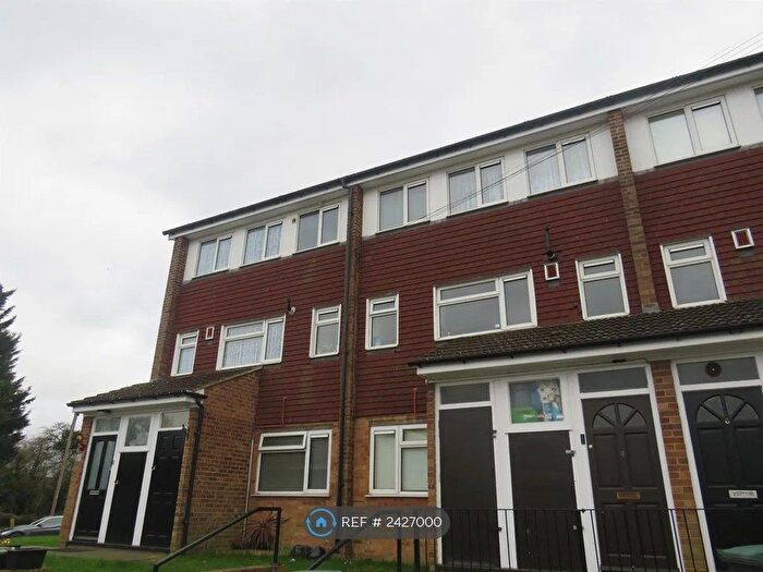 3 Bedroom Maisonette To Rent In Highlands, Watford, WD19