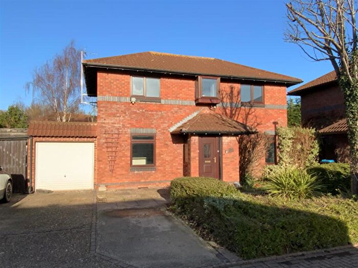4 Bedroom Detached House For Sale In Bentall Close, Willen, MK15