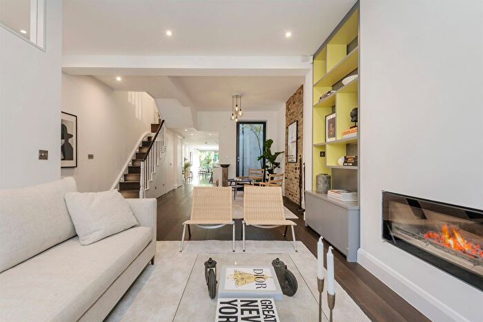 3 Bedroom Detached House To Rent In Penzance Street, W11