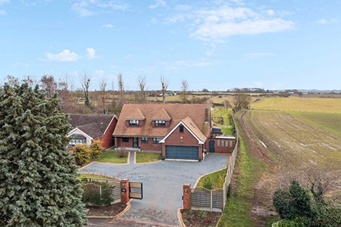 4 Bedroom Detached House For Sale In Tyburn Lane, Pulloxhill, MK45