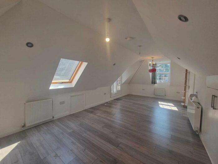 2 Bedroom Semi-Detached House To Rent In Green Lanes, Winchmore Hill, N21