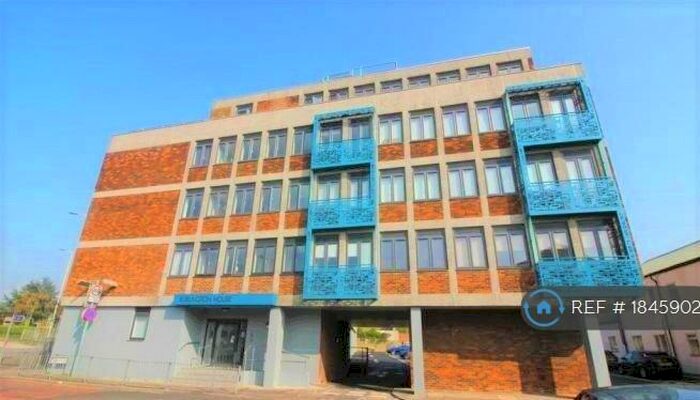 2 Bedroom Flat To Rent In Burlington House, Waltham Cross, EN8