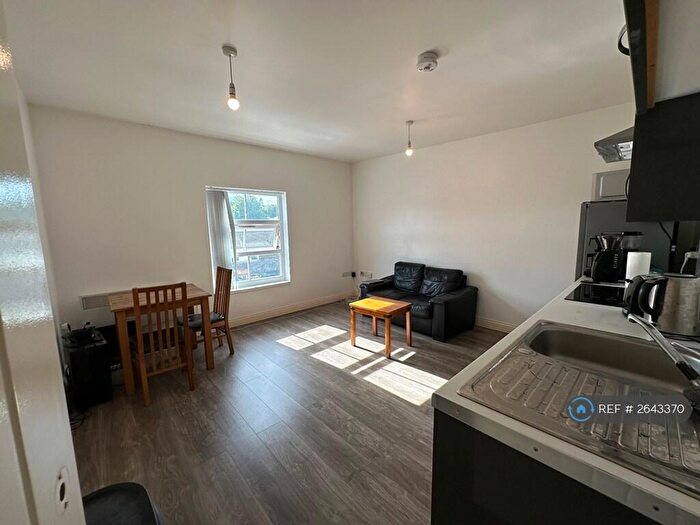 1 Bedroom Flat To Rent In Meanwood Road, Leeds, LS7