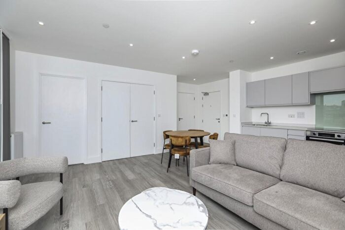 2 Bedroom Flat To Rent In Medway Street, Chatham, ME4