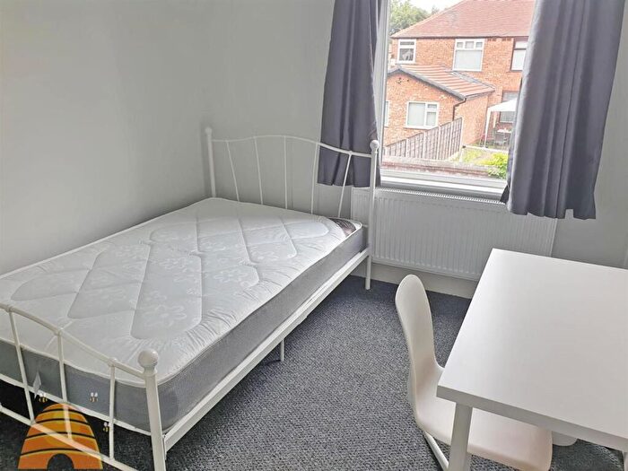 2 Bedroom Semi-Detached House To Rent In Thorn Grove, Manchester, M14