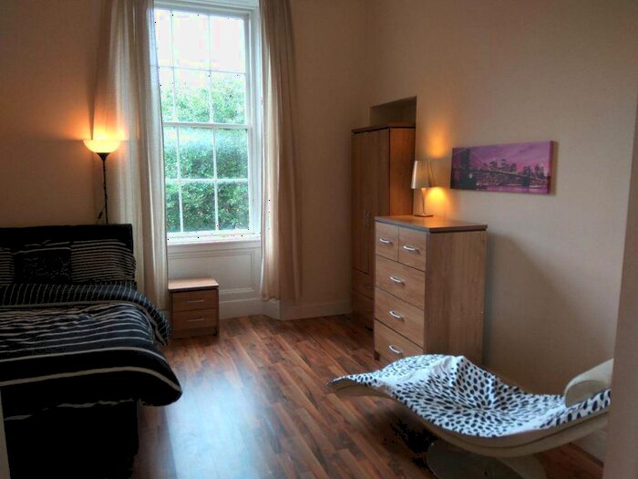 4 Bedroom Flat To Rent In Granville St, Glasgow, G3