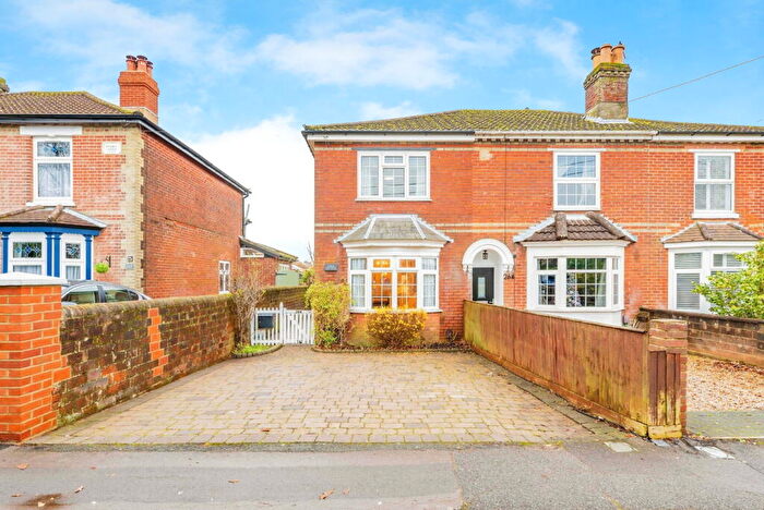 2 Bedroom Semi Detached House For Sale In Middle Road, Sholing, Southampton, SO19