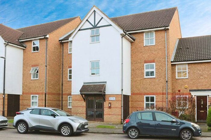 1 Bedroom Flat For Sale In Maplin Park, Langley, SL3