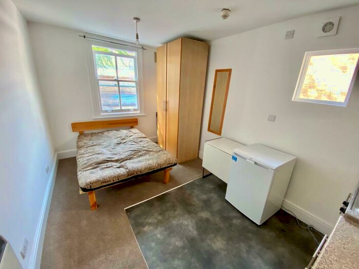 Studio To Rent In Islington, N7