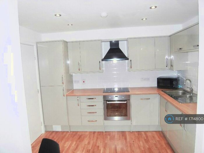 2 Bedroom Flat To Rent In Kempton Court, Whitechapel, E1