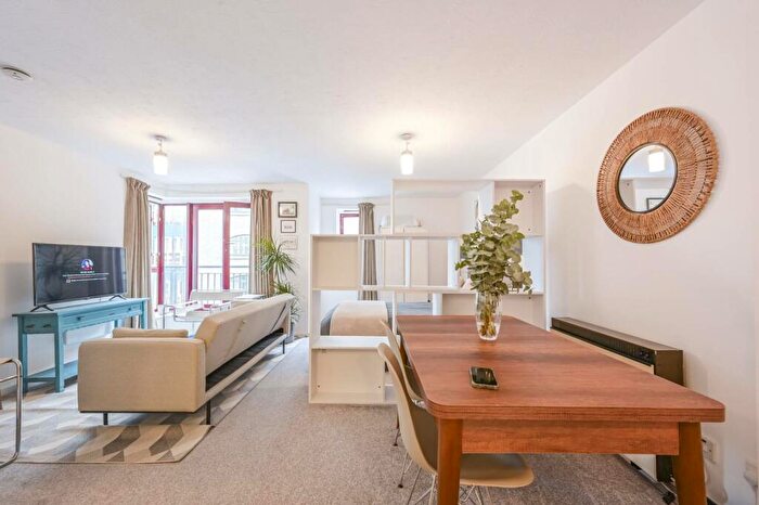 Studio To Rent In Wapping High Street, Wapping, London, E1W