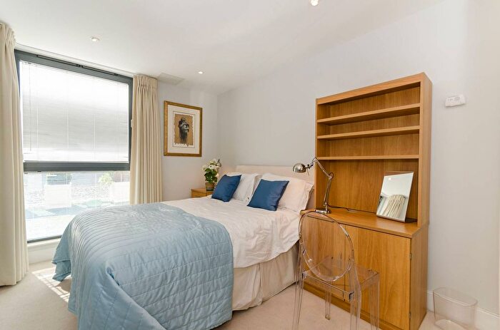 2 Bedroom Flat For Sale In Fulham Road, Chelsea, London, SW10