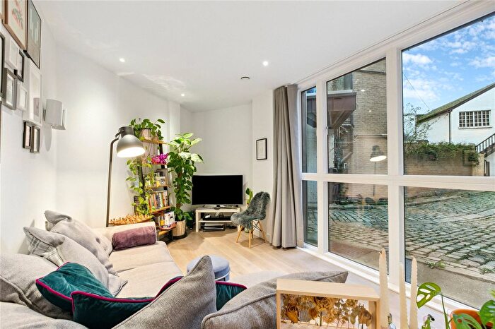 2 Bedroom Flat For Sale In Queenstown Road, London, SW8