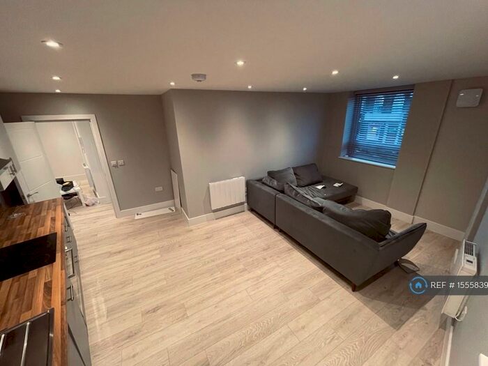 2 Bedroom Flat To Rent In Castle Street, Dudley, DY1