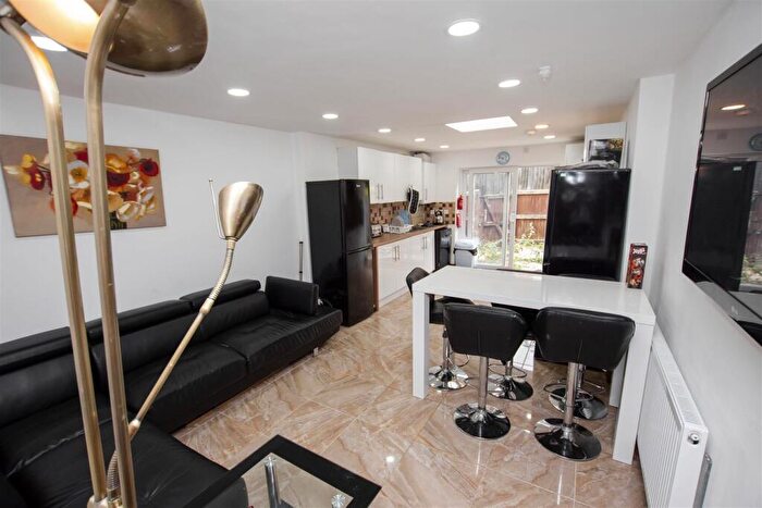 5 Bedroom House To Rent In Holly Grove, Hubert Road, Birmingham, B29