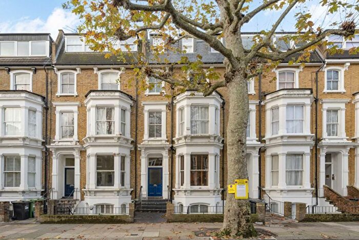2 Bedroom Flat For Sale In Hammersmith Grove, Hammersmith, W6