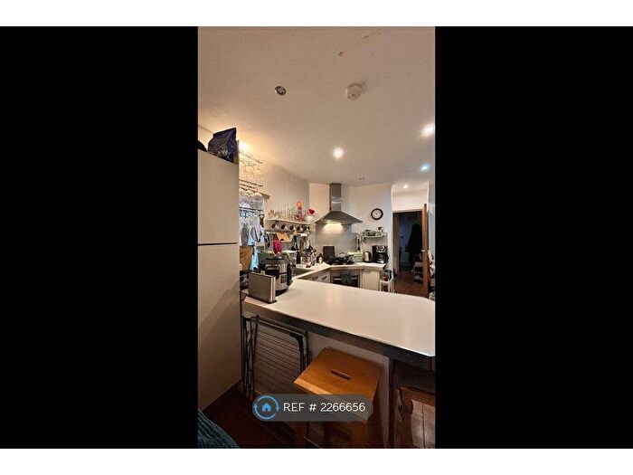 2 Bedroom Flat To Rent In Honeybrook Road, London, SW12