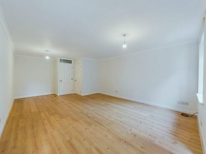 2 Bedroom Apartment To Rent In Lindisfarne Court, Chesterfield, S40