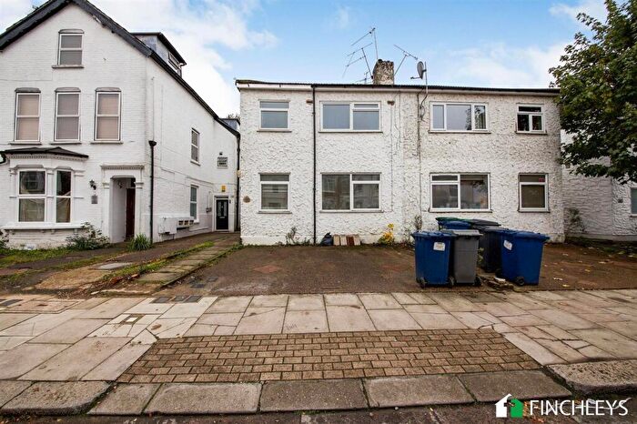 2 Bedroom Flat To Rent In Station Road, London, N3