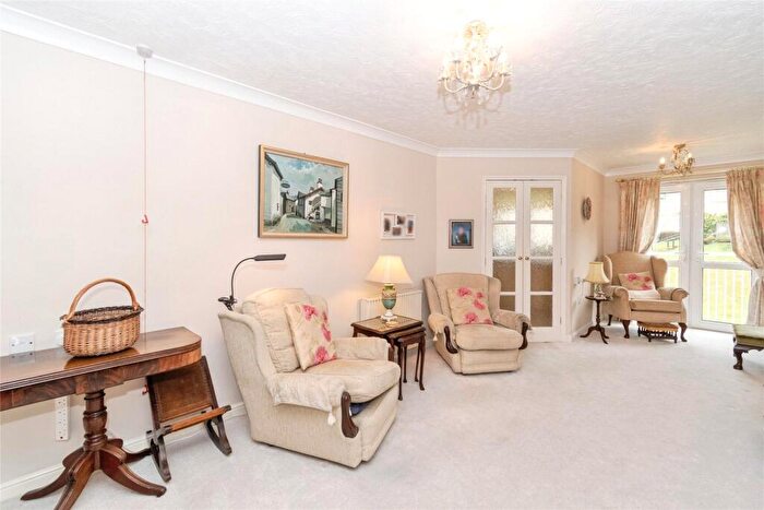 1 Bedroom Apartment For Sale In Aire Valley Court, Bingley, BD16